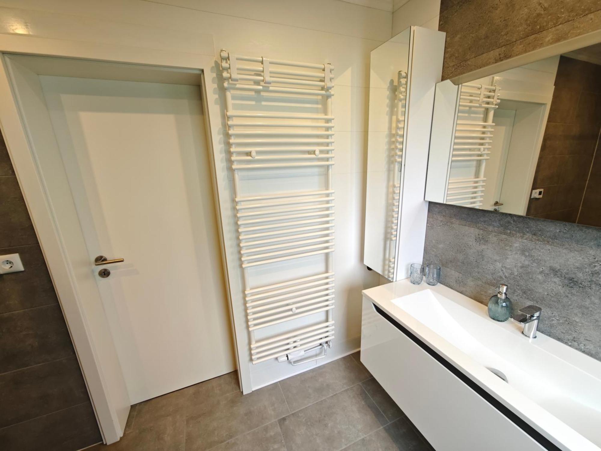 Fh-Naehe: Modernes Apt Mit Balkon Hof  Exterior photo